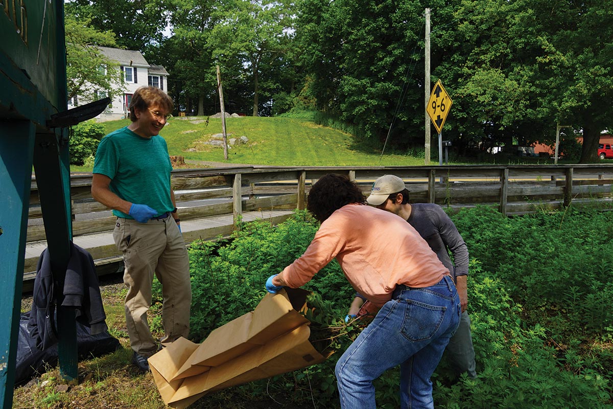 Stony Creek Brewery Hosts River Cleanup Volunteers