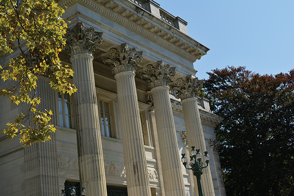 The Grand Tasting took place on the scenic lawn of Marble House.