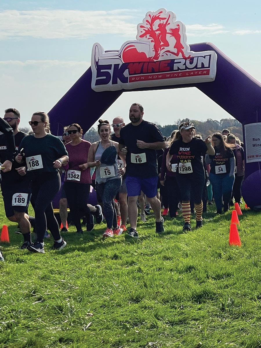Stonington Vineyards Hosts Holiday 5K