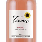 Tiamo Rose, an organic wine of Italy.